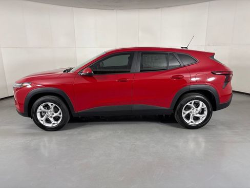 New 2026 Chevrolet Trax LS w/ LS Convenience Package FWD image 6