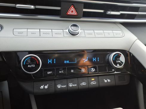 Used 2025 Hyundai Elantra Limited w/ Cargo Package image 21