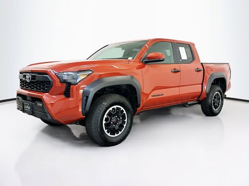 Used 2025 Toyota Tacoma TRD Off-Road image 3
