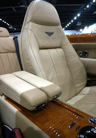 Used 2007 Bentley Azure RWD image 15