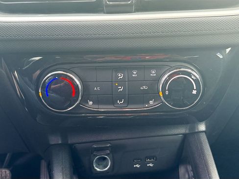 Used 2024 Chevrolet TrailBlazer LT w/ LT Cold Weather Package FWD image 15