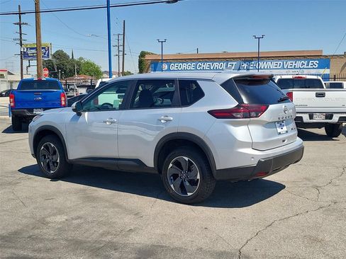 Used 2024 Nissan Rogue SV AWD/4WD image 31