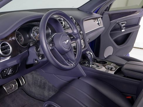 Used 2019 Bentley Bentayga image 4