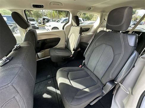 Used 2022 Chrysler Voyager LX image 26