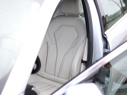 Used 2017 BMW 540i xDrive image 13