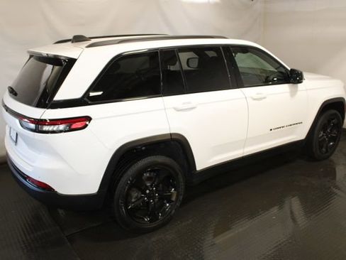 Used 2024 Jeep Grand Cherokee Altitude AWD/4WD image 5