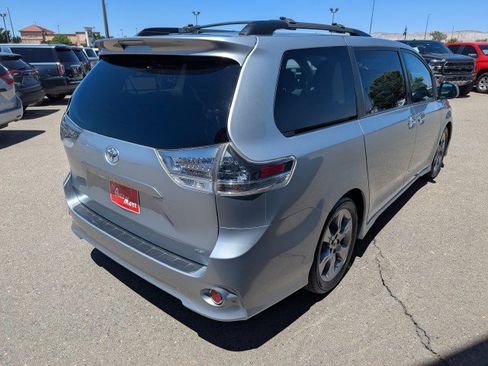 Used 2014 Toyota Sienna SE FWD image 5