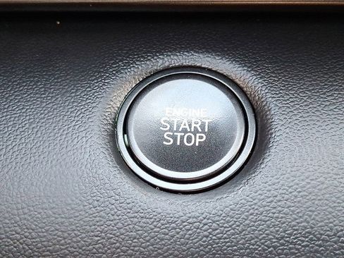 Used 2025 Hyundai Elantra Sport image 23