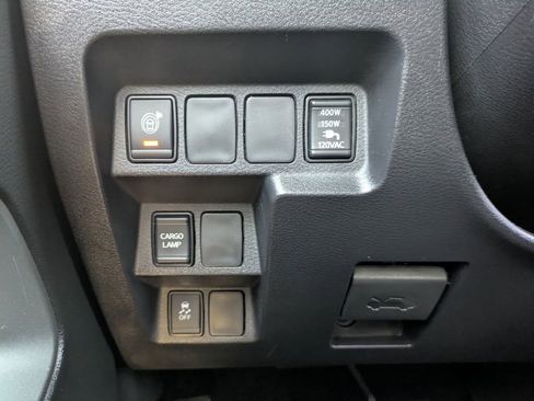 Used 2022 Nissan Frontier SV image 24