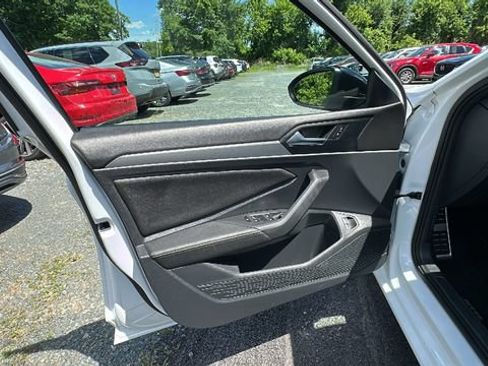Used 2024 Volkswagen Jetta Sport FWD image 9