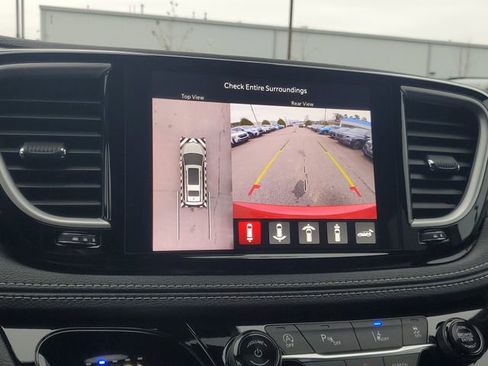 New 2026 Chrysler Pacifica Select image 24