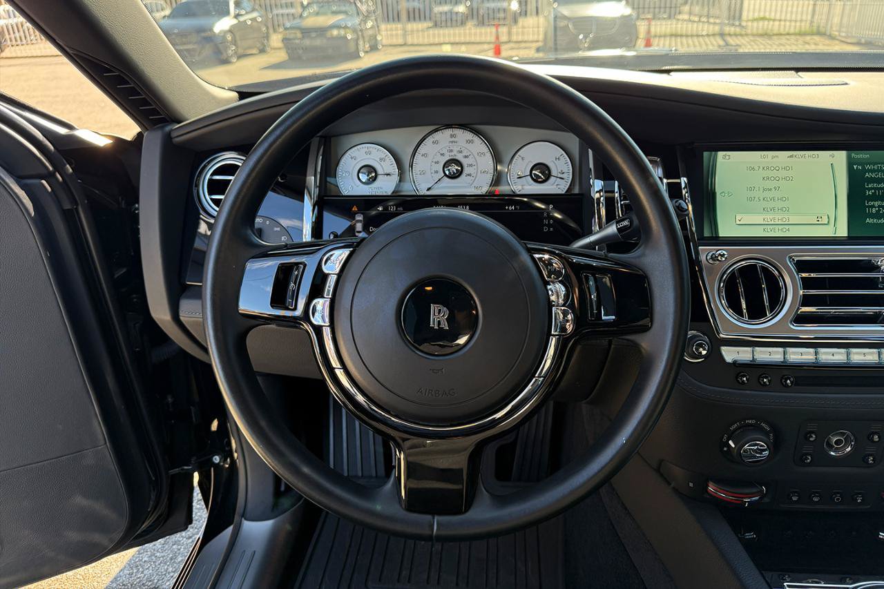 Used 2016 Rolls-Royce Ghost RWD image 12