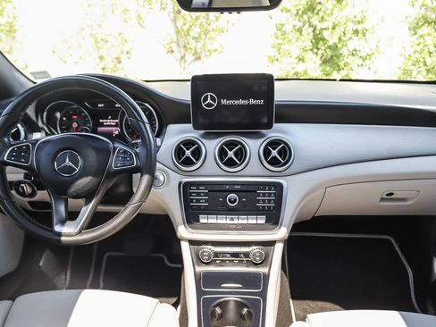 Used 2018 Mercedes-Benz CLA 250 image 12