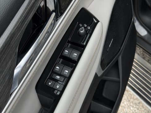 Used 2022 Jeep Wagoneer Series III w/ Premium Group I AWD/4WD image 15