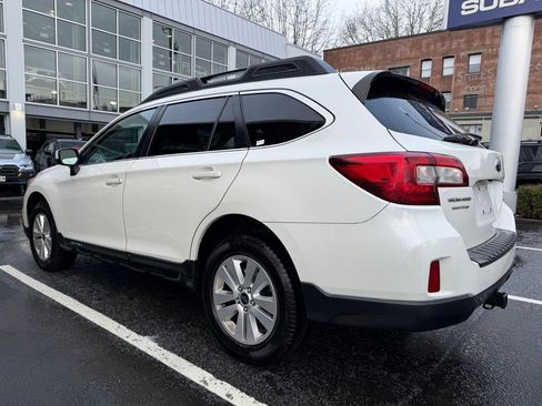 Used 2017 Subaru Outback 2.5i Premium image 5