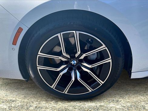 Used 2023 BMW 740i image 34