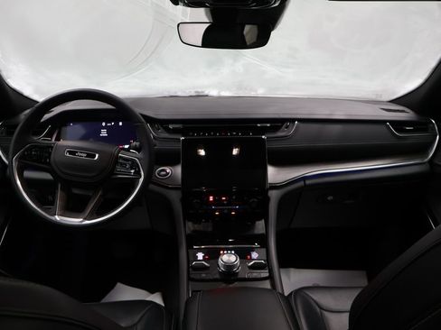 Certified 2024 Jeep Grand Cherokee Overland image 18