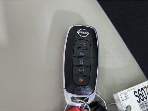 Used 2025 Nissan Pathfinder SL w/ Black Appearance Package image 28