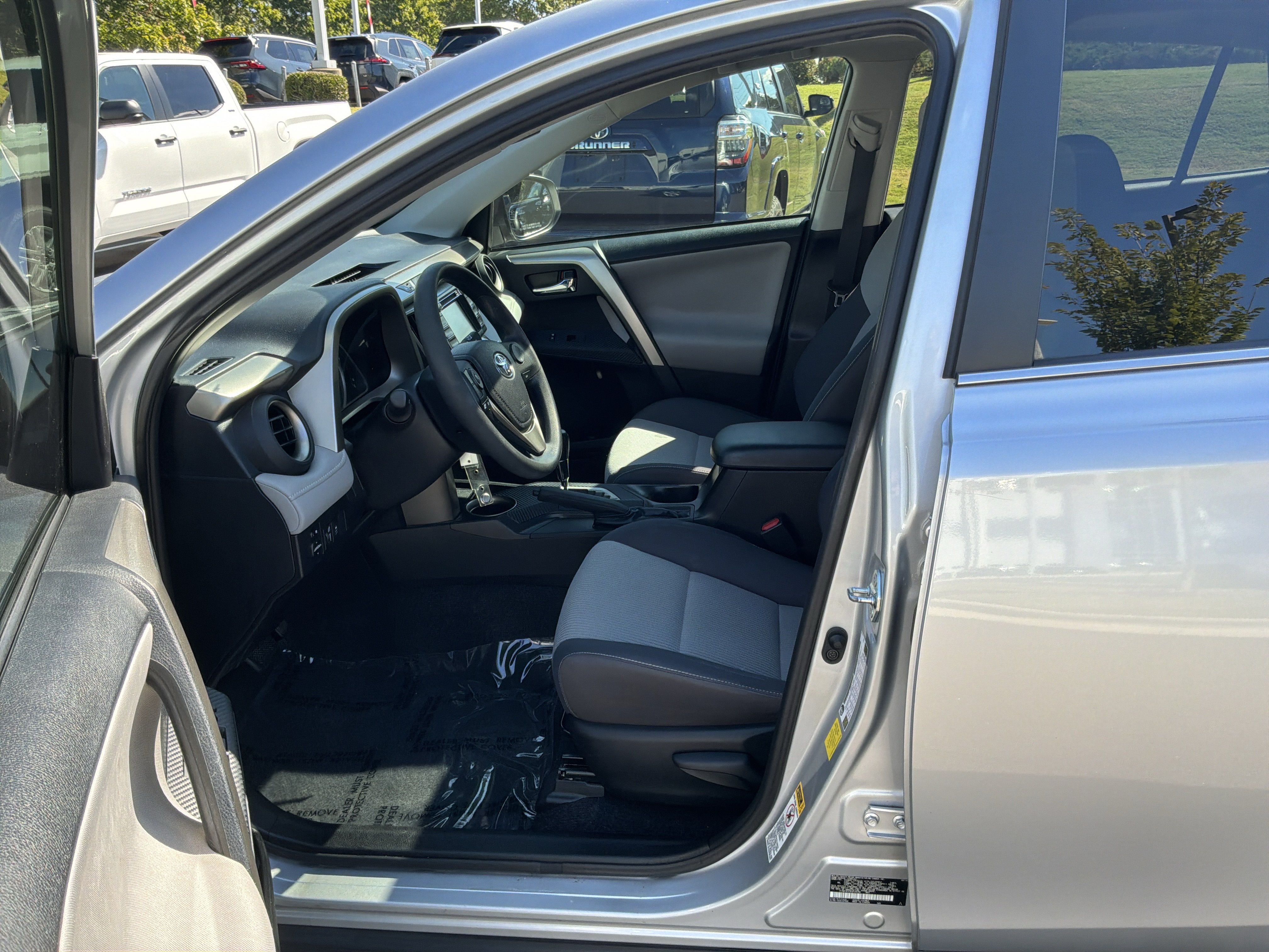 Used 2014 Toyota RAV4 XLE FWD image 16