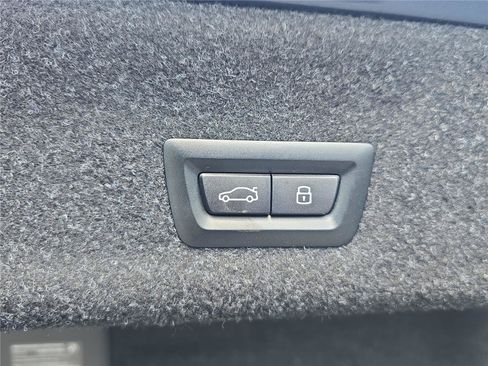 Used 2025 BMW 330i Sedan RWD image 9