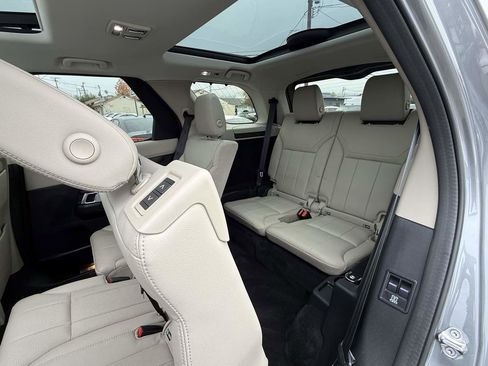 Used 2020 Land Rover Discovery HSE image 7