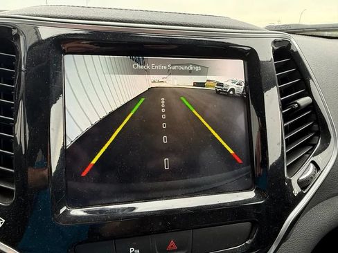 Used 2020 Jeep Cherokee Limited FWD image 18