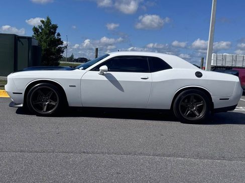 Used 2019 Dodge Challenger R/T RWD image 4