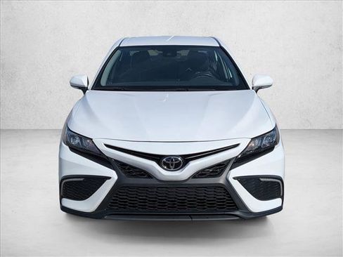 Used 2024 Toyota Camry SE image 2