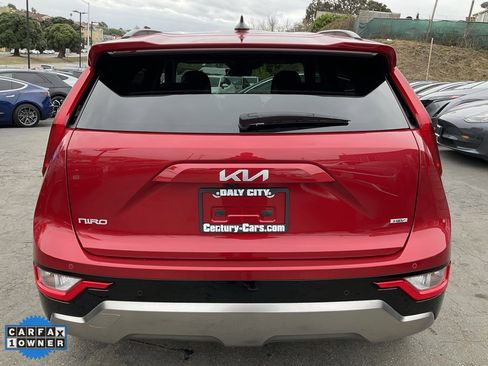 Used 2024 Kia Niro EX Touring image 4