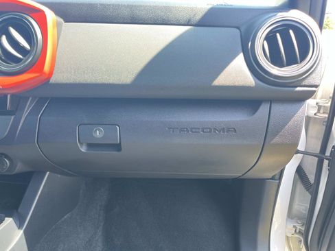 Used 2018 Toyota Tacoma TRD Off-Road AWD/4WD image 25