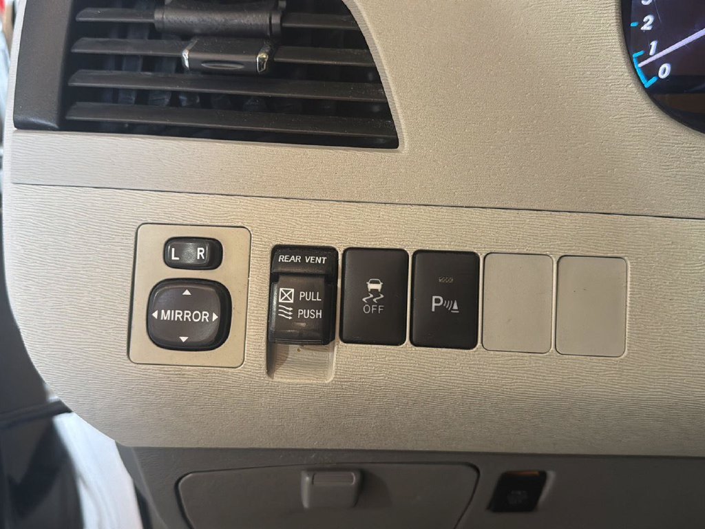Used 2014 Toyota Sienna XLE w/ Entertainment Package FWD image 23