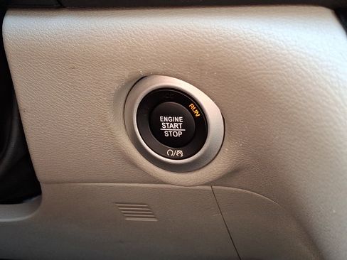 Used 2023 Chrysler Pacifica Touring-L FWD image 26