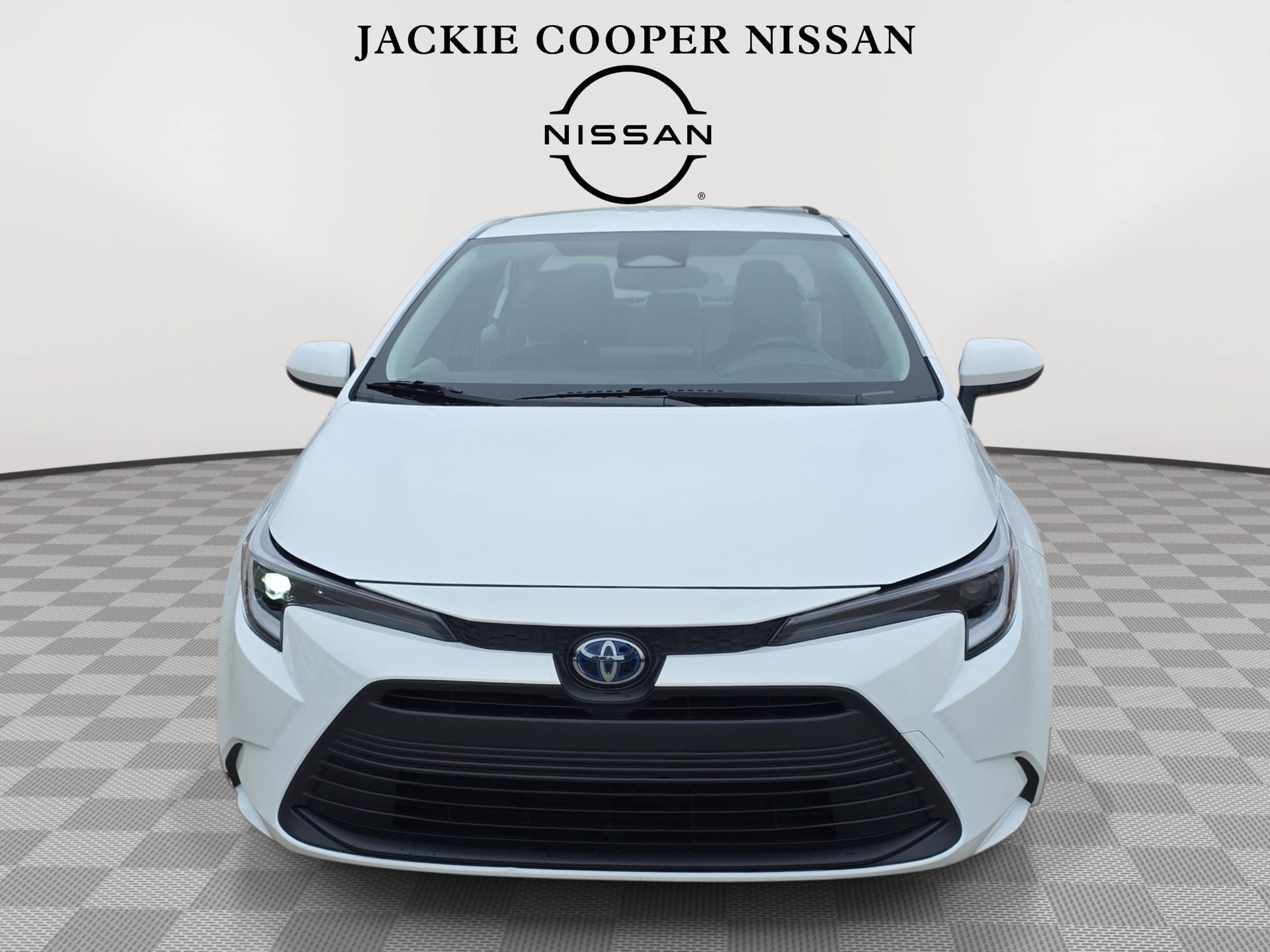 Used 2023 Toyota Corolla LE FWD image 2