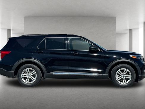 Used 2022 Ford Explorer XLT RWD image 3