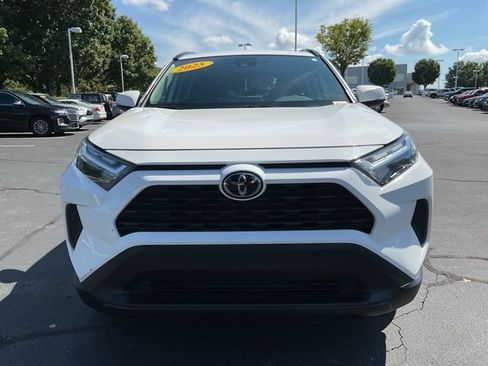 Used 2025 Toyota RAV4 XLE AWD/4WD image 4
