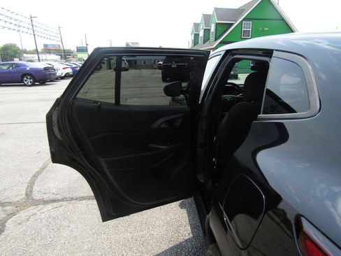 Used 2025 Chevrolet Trax RS FWD image 18