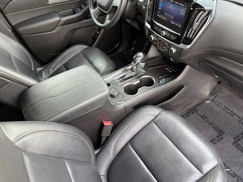 Used 2022 Chevrolet Traverse LT image 17