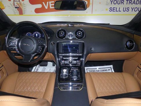 Used 2017 Jaguar XJ L Supercharged image 9