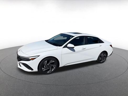 Used 2025 Hyundai Elantra SEL image 8