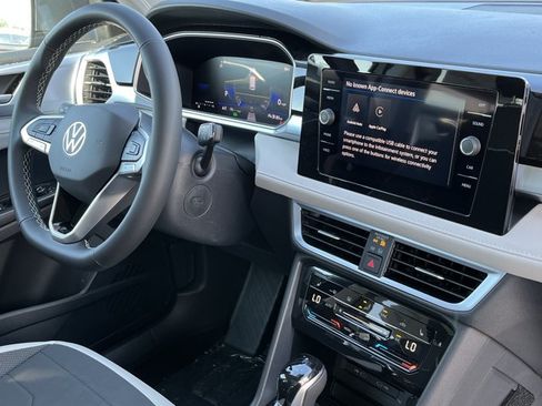 New 2026 Volkswagen Taos SE AWD/4WD image 6