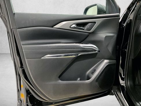 Used 2026 Chevrolet Traverse LT FWD image 18