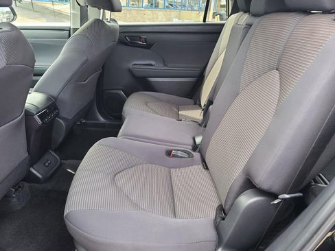 Used 2024 Toyota Highlander LE AWD/4WD image 15