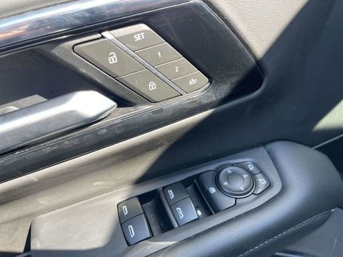Used 2025 Chevrolet Suburban Z71 AWD/4WD image 13