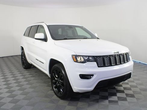 Used 2021 Jeep Grand Cherokee Laredo X image 25