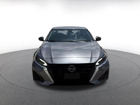 Used 2025 Nissan Altima 2.5 SV FWD image 4