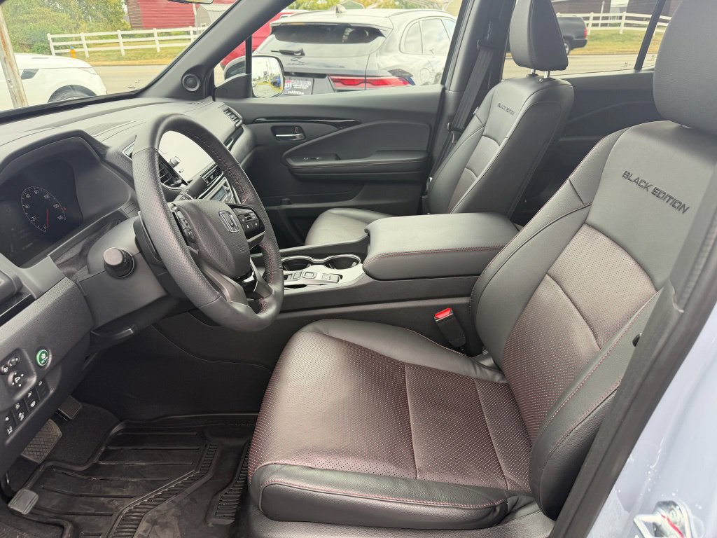 Used 2025 Honda Ridgeline Black Edition image 11