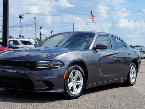 Used 2020 Dodge Charger SXT w/ Leather Interior Group RWD image 2