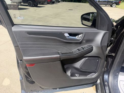 Used 2024 Ford Escape ST-Line w/ Tech Pack #1 AWD/4WD image 12