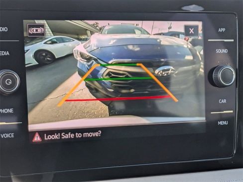 Used 2025 Volkswagen Taos SE image 17