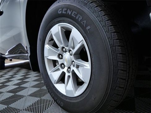 Used 2024 Chevrolet Silverado 1500 LT image 2